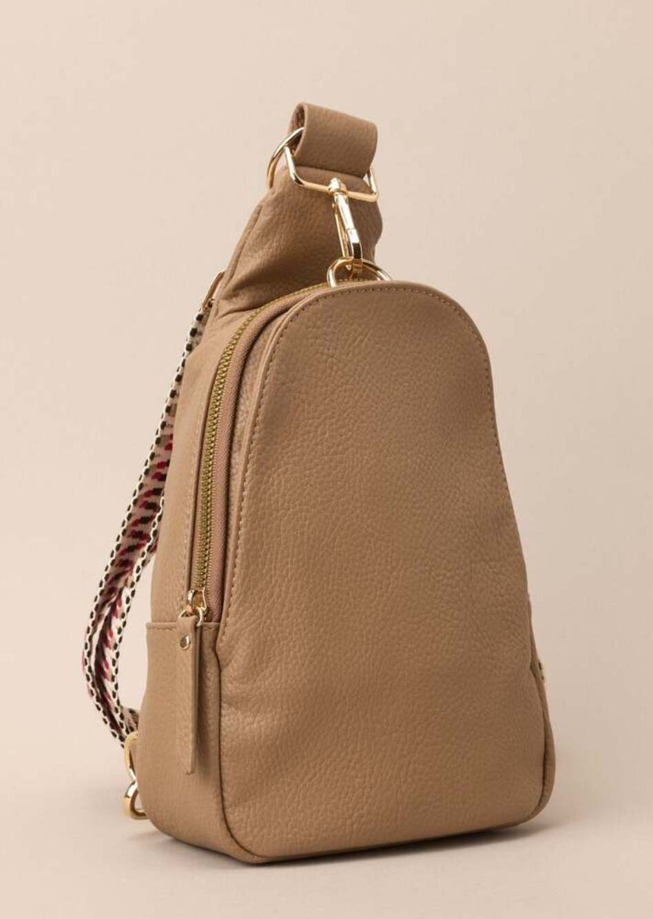 A LITTLE LAST MINUTE TAN SLING BAG - Picture 13 of 16
